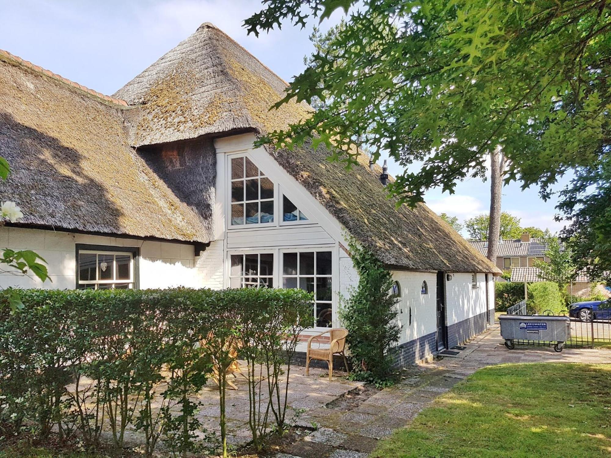 Luxuriously Restored Farmhouse With Trendy Interior Close To Sea And Forest 흐룻 외부 사진