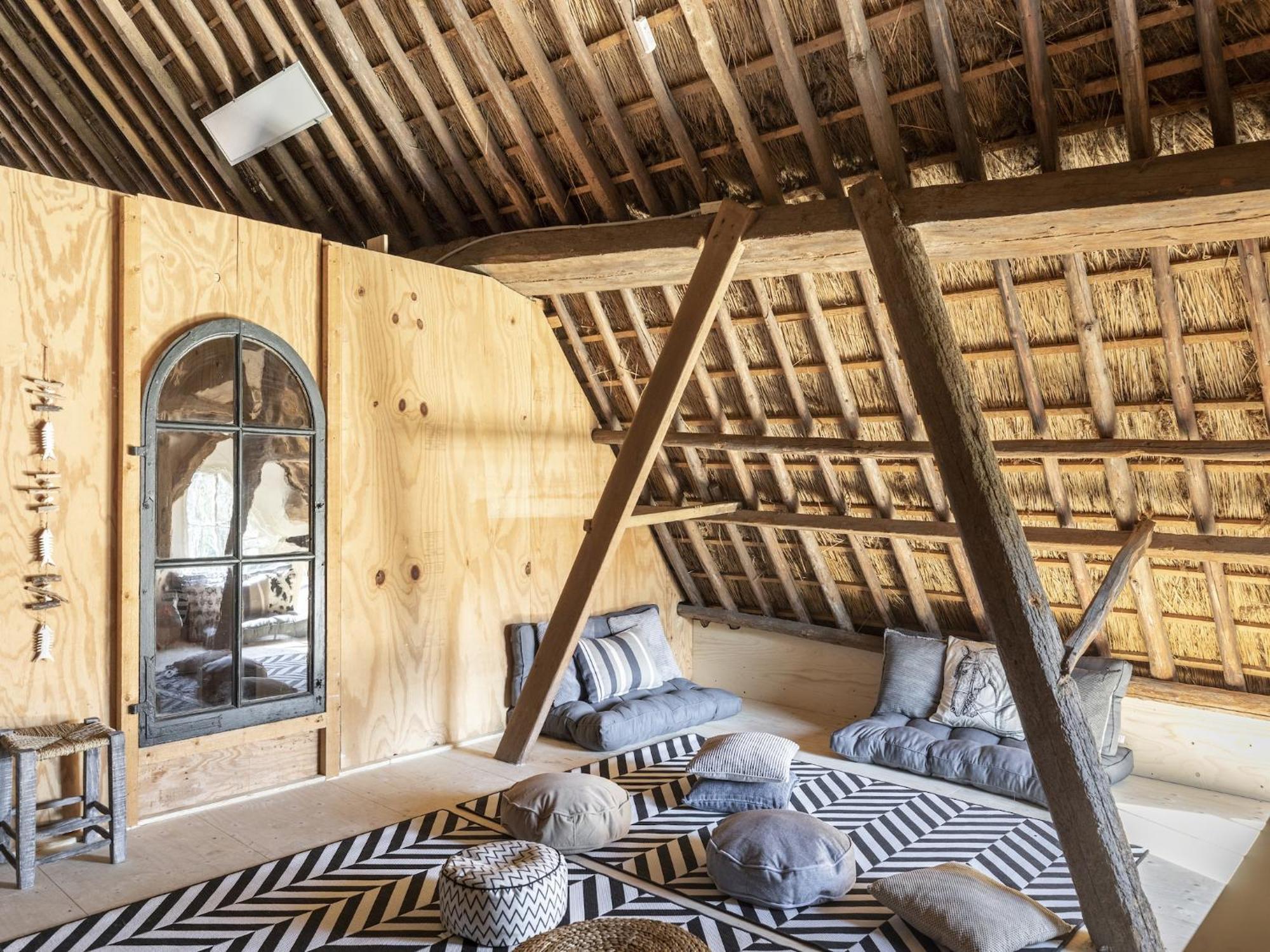Luxuriously Restored Farmhouse With Trendy Interior Close To Sea And Forest 흐룻 외부 사진